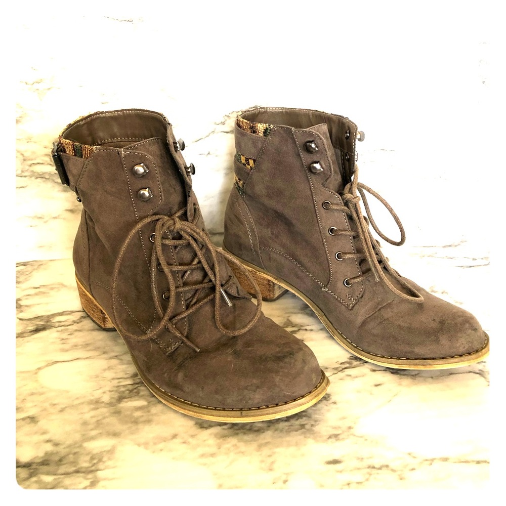 Suede Ankle Booties, size 7
